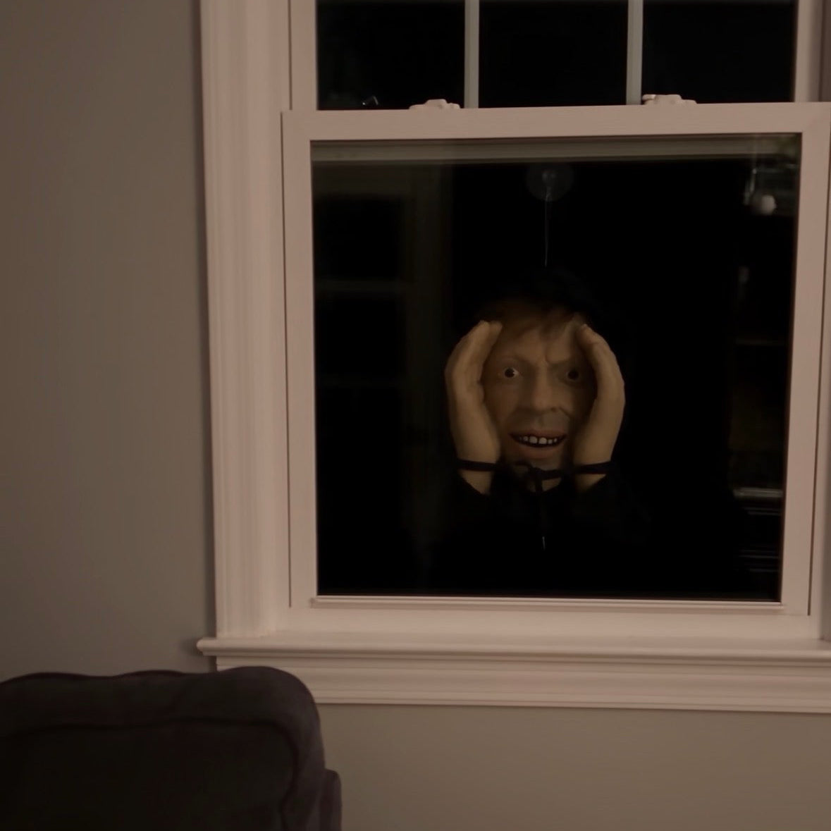 Peeper Scare Window Prank Halloween Decoratio