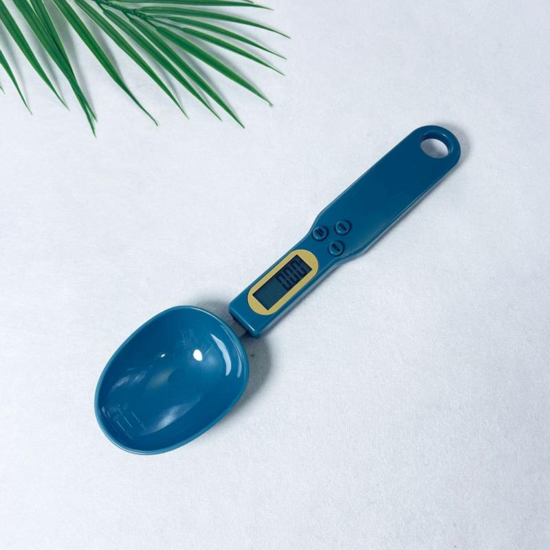 Electronic measuring spoon